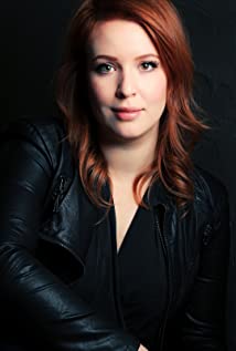 Gwen Carole