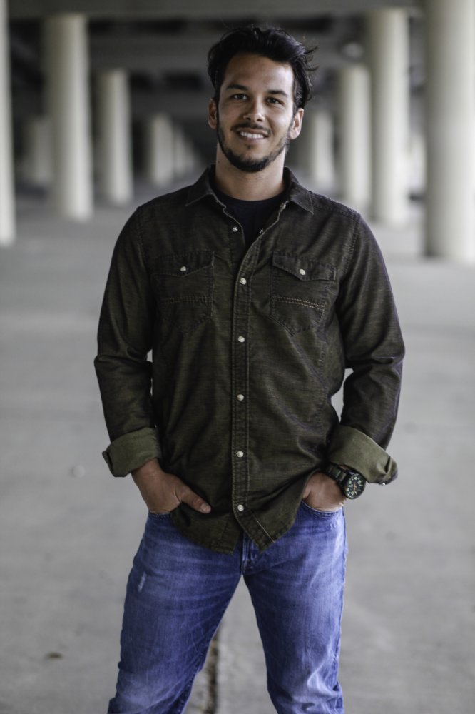 Eric R Salas