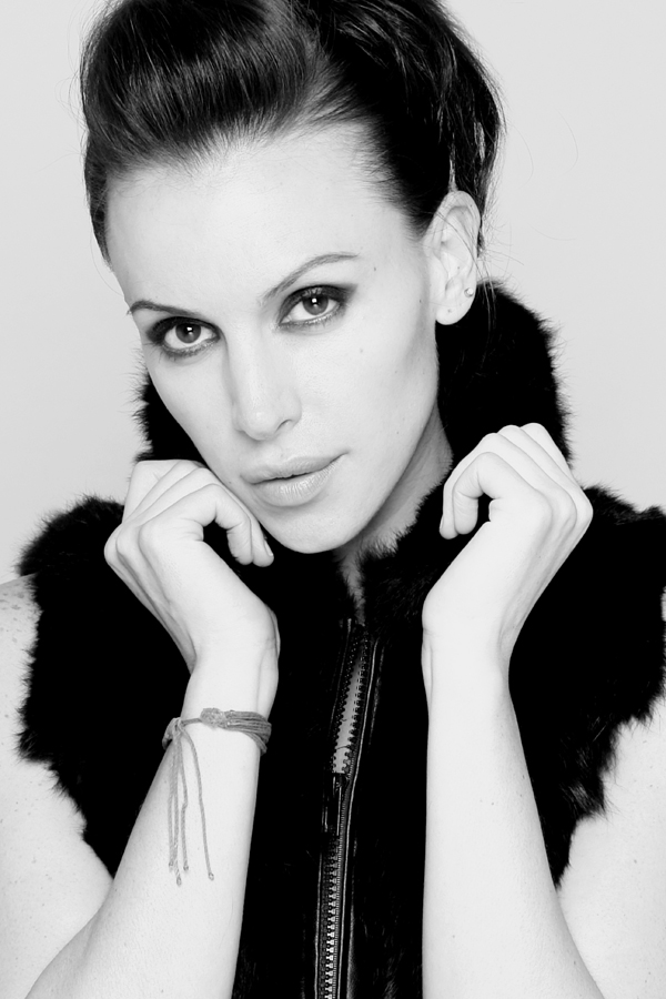 Alexandra De La Mora