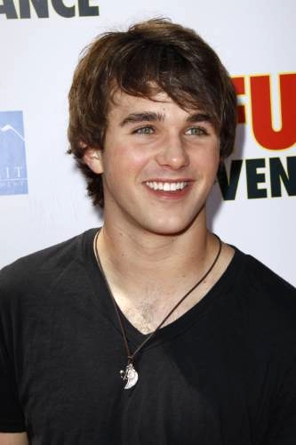 Hutch Dano, Born: 21 May 1992, Santa Monica, California, USA - SolarMovie