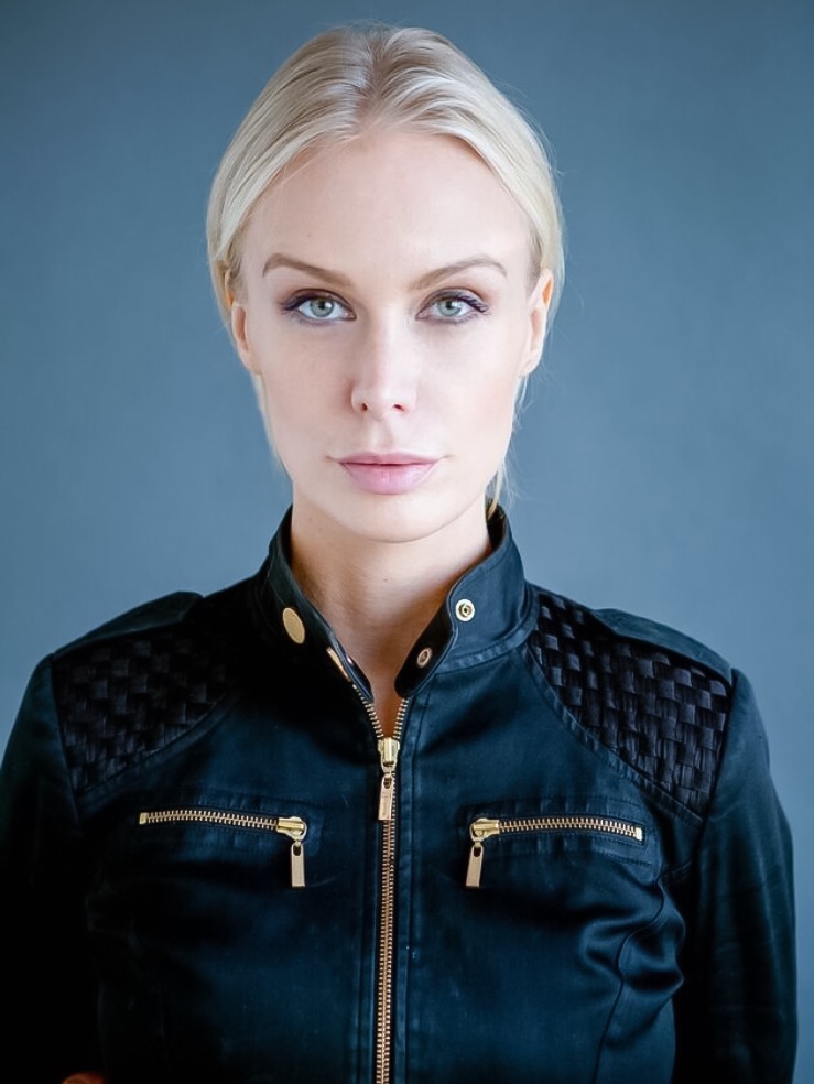 CariDee English