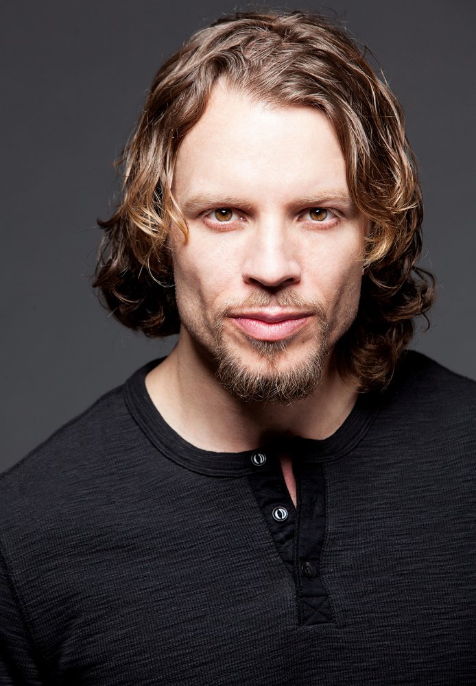 Dustin Leighton