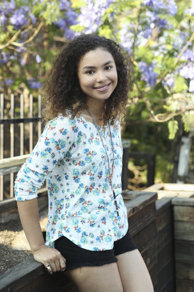 Jessica Sula belly button