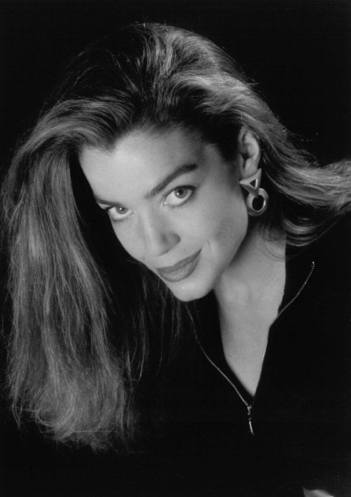 Claudia Christian