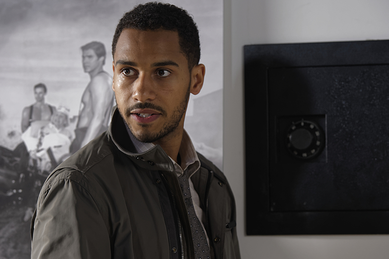Elliot Knight
