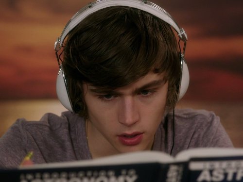 Miles Heizer