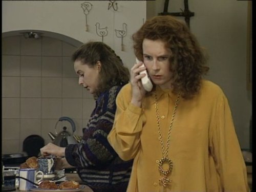 Julia Sawalha