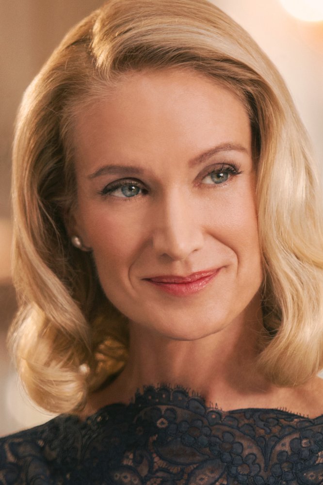 Kelly Lynch