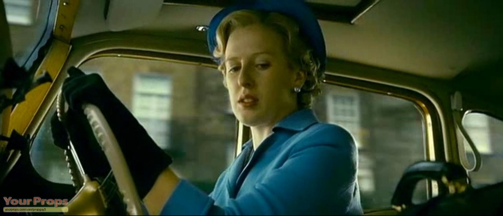 Alexandra Roach