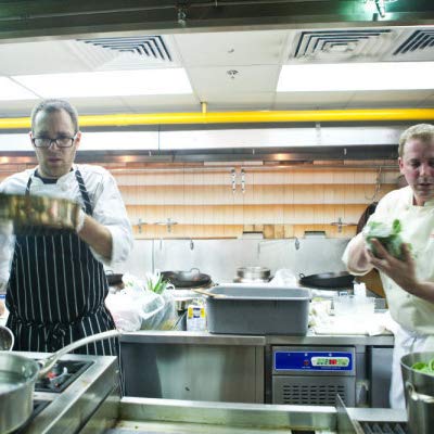 Himself, Himself - Contestant, Himself - Guest Diner, Himself - VIP Guest, Top Chef, Season 2